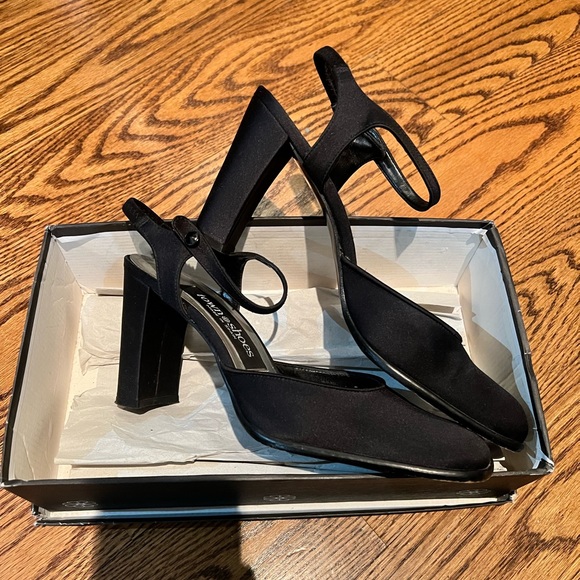 Town Shoes Block Black Heels - Picture 3 of 5